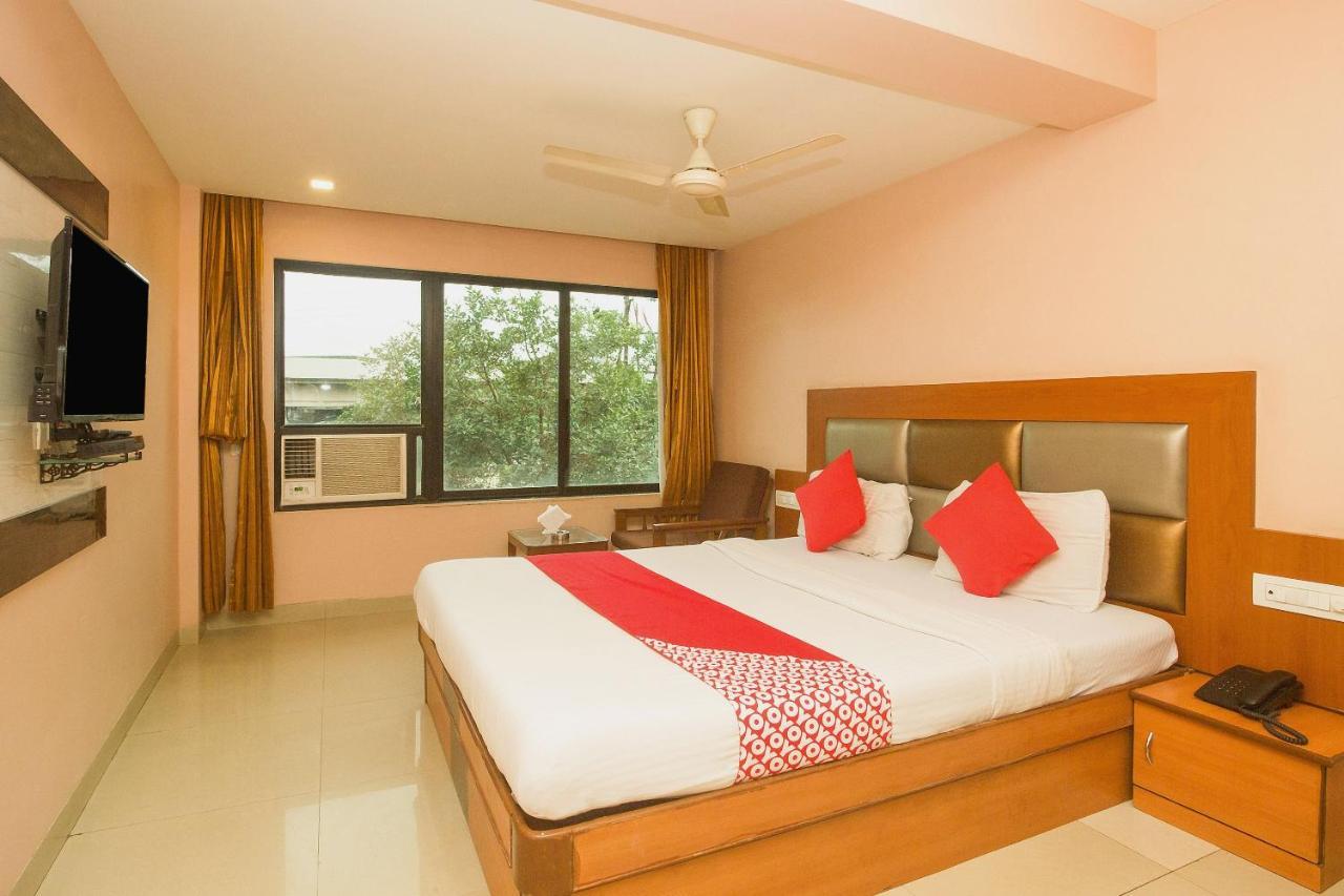 OYO 7727 Hotel Sarovar Grand Kalamboli Exterior foto