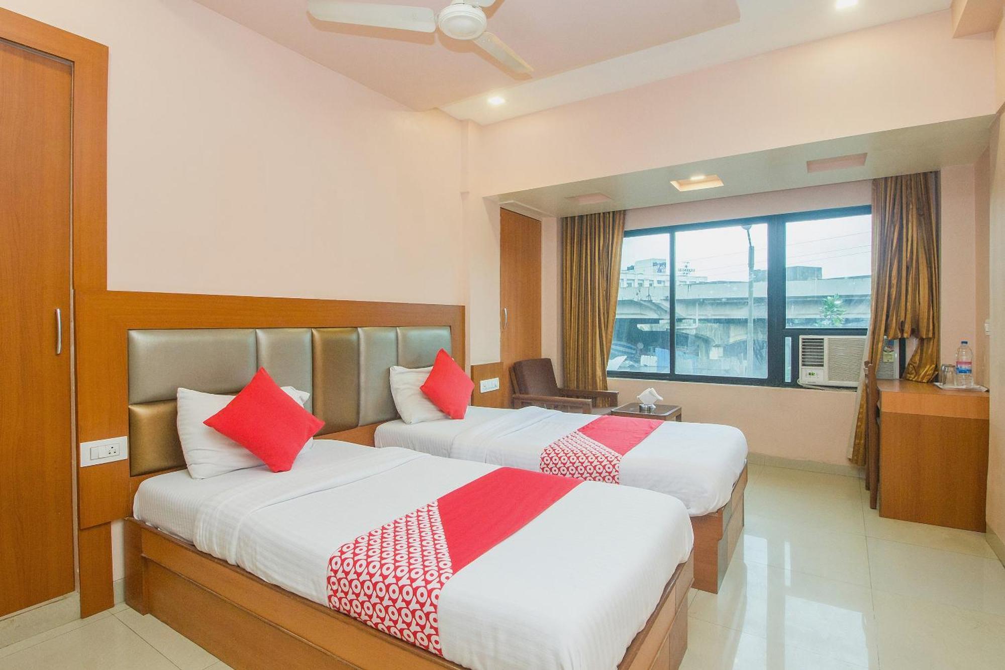 OYO 7727 Hotel Sarovar Grand Kalamboli Exterior foto